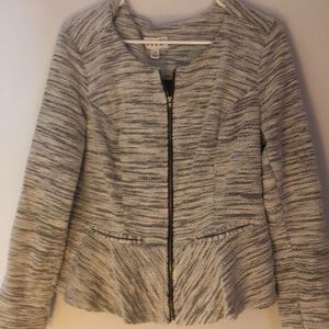 White/black fabric zip down blazer with slim waist